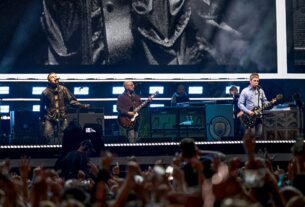 Без категорії - Легендарний гурт Oasis вперше за 16 років вийшов на сцену разом