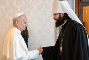 Новини світу - Папа Римський вперше зустрівся з російським митрополитом