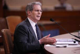 Новини бізнесу - США пригрозили Китаю введенням 100% мита через закупівлю російської нафти
