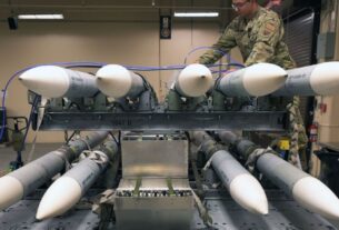 Новини світу - США знову зупинили допомогу Україні: що далі