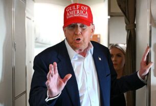 Новини світу - Трамп назвав "стратегічною" розмову із Зеленським
