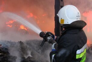 Новини Києва - У Києві після удару БПЛА горить дах будівлі