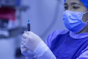 Новини світу - Вчені підрахували, скільки життів врятували вакцини проти COVID-19