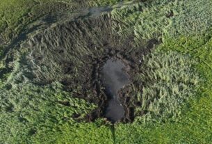Новини України - Винищувач Mirage потонув у болоті на Волині - ДБР