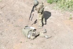 Новини України - З'явилось відео, як військовий РФ убив пораненого