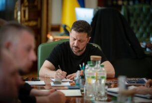 Новини України - Зеленський підписав три невідкладні закони