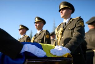 Участь Президента у церемонії поховання воїнів на Національному військовому меморіальному кладовищі