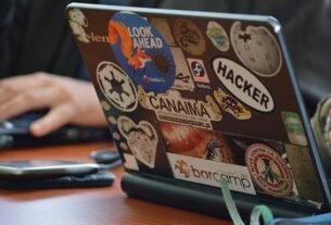 Новини світу - Хакери РФ шпигували за іноземними посольствами в Москві - Bloomberg
