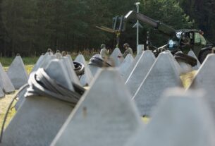 Новини світу - Литва встановила "зуби дракона" на кордоні з РФ та Білоруссю