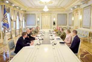 Новини України - Президент зустрівся з командуванням армії Британії