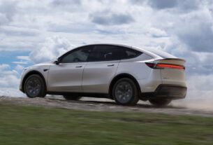 Авто новини - Tesla представила шестимісну версію Model Y у Китаї