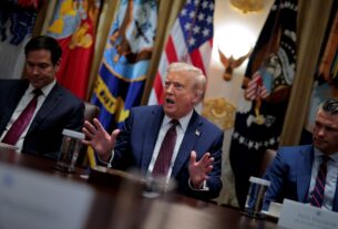 Новини світу - Трамп назвав "нісенітницями" заяви РФ щодо "нелегітимності" Зеленського