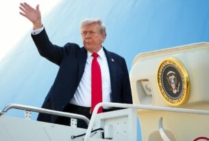 Новини світу - Трамп вилетів на Аляску на зустріч з Путіним