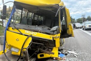 Новини Києва - В Києві маршрутка врізалася в автобус на зупинці