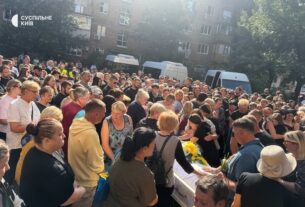 Новини Києва - В Києві проводжають в останню дворічну Ангеліну та її маму