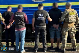 Новини України - Затримано 12 організаторів схем для ухилянтів