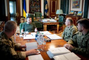 Новини України - Зеленський обговорив з військовими резерви для ЗСУ