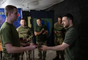 Новини України - Зеленський відвідав оборонців Вовчанська