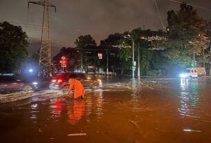 Новини України - Негода в Одесі: вулиці підтоплені, водолази шукають зниклу людину