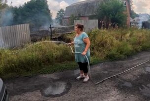 Новини України - Поліціянти показали евакуацію з палаючої Ярової