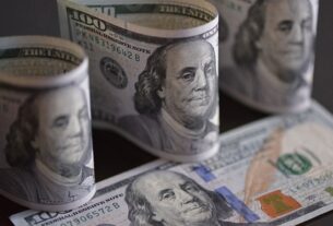Новини світу - Росіянам пророкують використання доларів лише для розпалювання печей