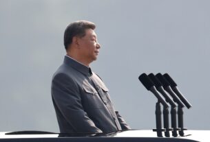 Новини світу - Сі заявив про "вибір між війною і миром" на військовому параді з Путіним