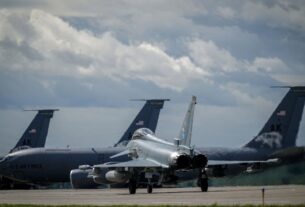 Новини світу - США "відпрацювали" бомбові удари неподалік кордону РФ в Арктиці