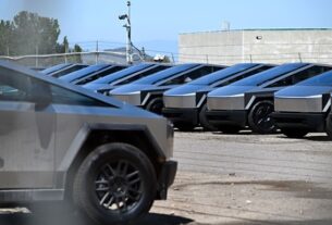 Авто новини - Tesla прибрала найдешевшу версію Cybertruck з продажу