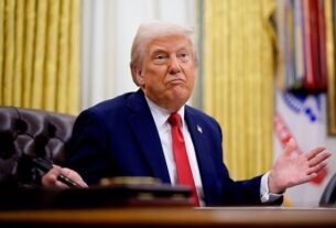 Новини світу - Трамп із миротворця перетворився на спостерігача - NYT