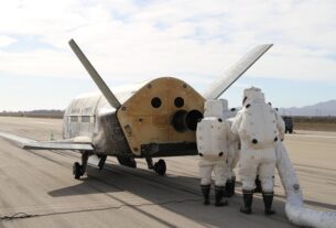 Новини світу - Трамп оголосив про передислокацію штабу Космічного командування США