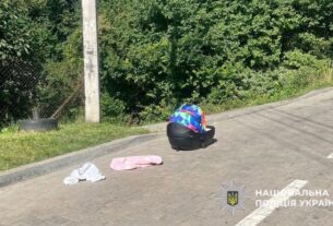 Новини України - У Львові чоловік поставив люльку з немовлям на дах авто і поїхав