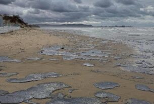 Новини світу - В РФ стався витік нафтопродуктів у Чорне море, пляма суне до Криму - ЗМІ