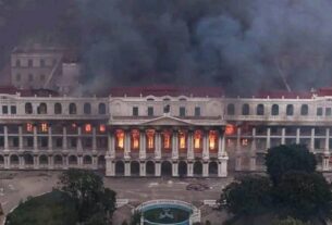 Новини світу - З'явилось відео пожежі в будівлі парламенту Непалу