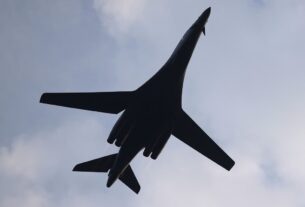 Новини світу - Бомбардувальники напоготові: Трамп заявив про наземну операцію у Венесуелі