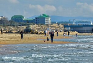 Новини світу - До узбережжя РФ в Чорному морі суне пляма з 900 тоннами мазуту