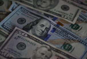 Новини бізнесу - Долар досяг двомісячного максимуму на тлі проблем в інших валют