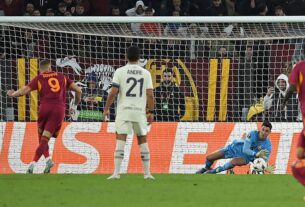 Новини спорту - Довбик про епізод з двома незабитими пенальті: Треба було йти бити третій