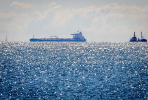 Новини світу - Другий танкер із нафтою РФ застряг у морі після санкцій США