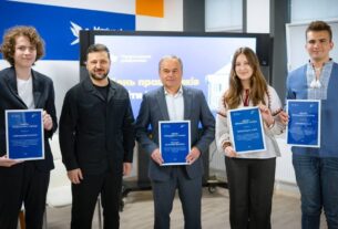 Напередодні Дня освітян Президент зустрівся з вчителями, викладачами, студентами та школярами