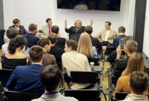 Новини світу - Глава проросійської партії Румунії пригрозила Зеленському "переламати ноги"