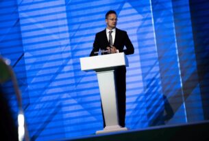 Новини світу - Голова МЗС Угорщини зробив заяву російською мовою