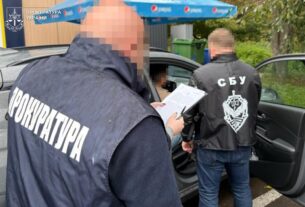 Новини України - Інспектора Львівської митниці спіймали на "відкатах" за ввезення ювелірки