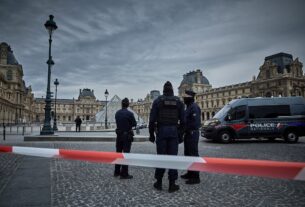 Новини світу - Пограбування Лувру: зловмисники пробралися у формі працівників