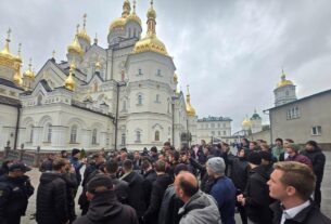 Новини України - Поліція розслідує провокації в Почаївській лаврі під час обшуків