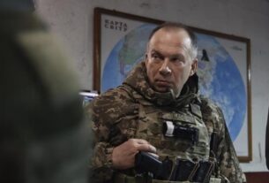 Новини України - Сирський відвідав військових на фронті