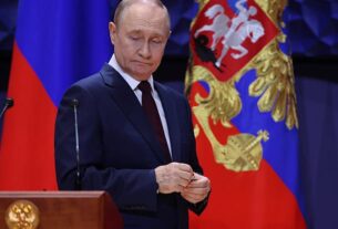 Новини світу - У день народження Путіна в якутському місті оголосили жалобу: реакція в РФ