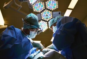 Технології - У Китаї чоловік прожив пів року після пересадки свинячої печінки