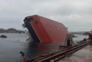 Новини України - У Севастополі перекинулося судно: є загиблі та багато постраждалих