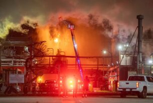 Новини світу - У США сталася масштабна пожежа на нафтопереробному заводі