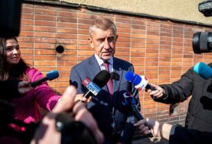 Новини світу - В Чехії стартували вибори в парламент: фаворит - антиукраїнський популіст